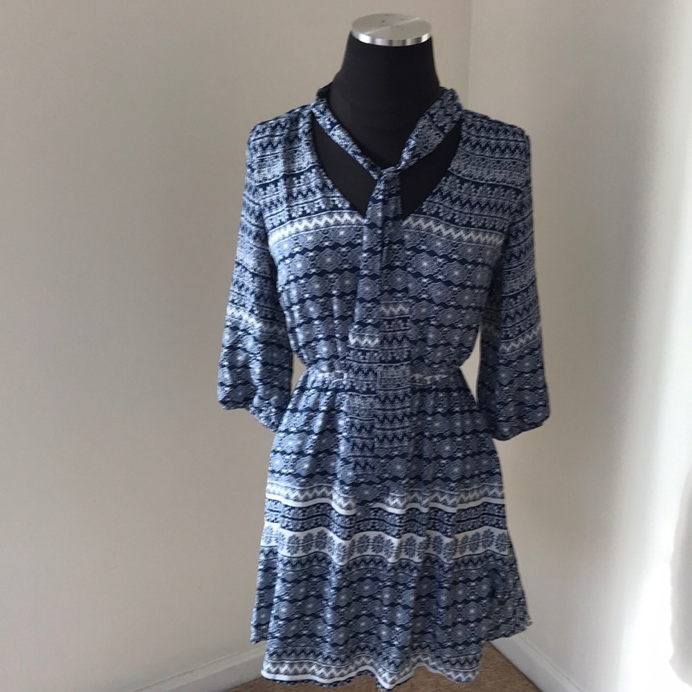 NWT! WANT AND NEED Navy and Ivory comno Size S Dress